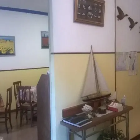 Отель La Passeggiata Дезенцано-дель-Гарда